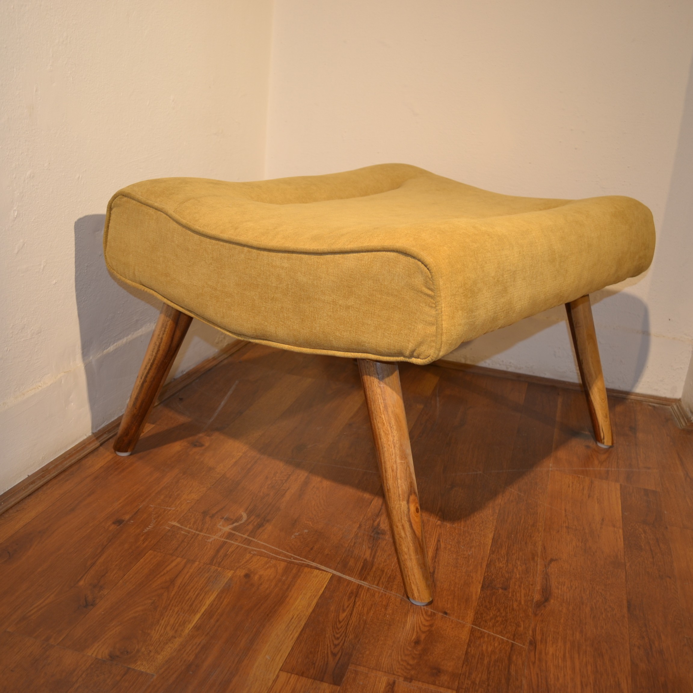 Neera Ottoman